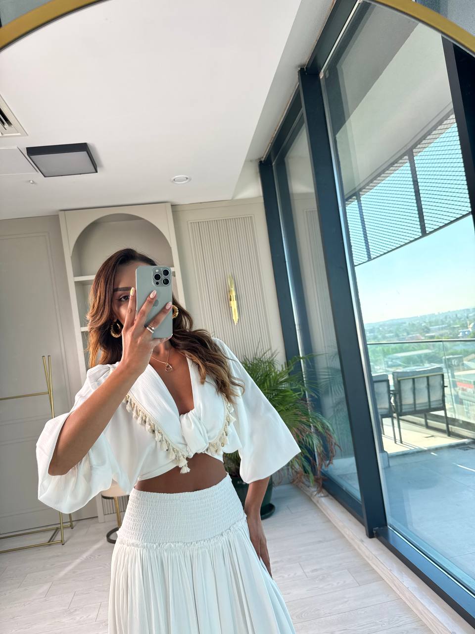Beyaz%20Astarlı%20Pamuklu%20Boncuk%20Detaylı%20Etek%20Bluz%20Takım