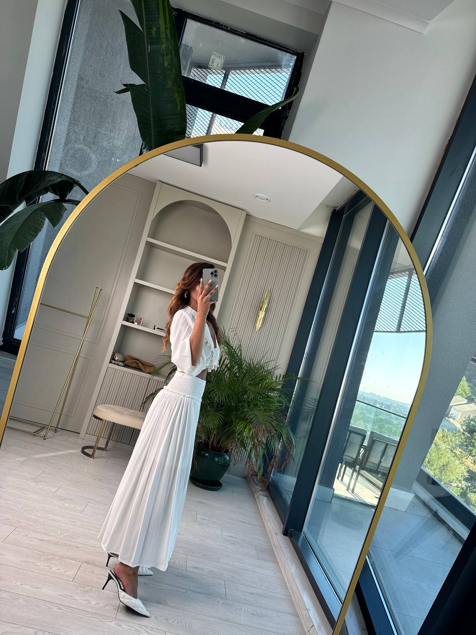 Beyaz%20Astarlı%20Pamuklu%20Boncuk%20Detaylı%20Etek%20Bluz%20Takım