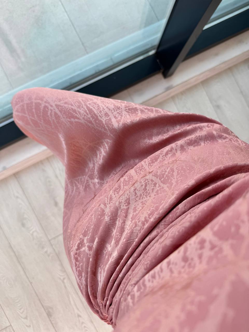 Tasarım%20Pudra%20Jakarlı%20Saten%20Bel%20Detay%20Elbise
