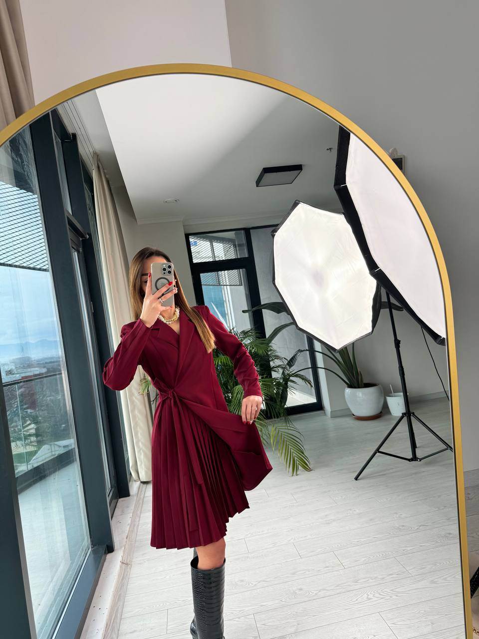 Bordo%20Pilise%20Detaylı%20Lüks%20Atlas%20Kumaş%20Elbise
