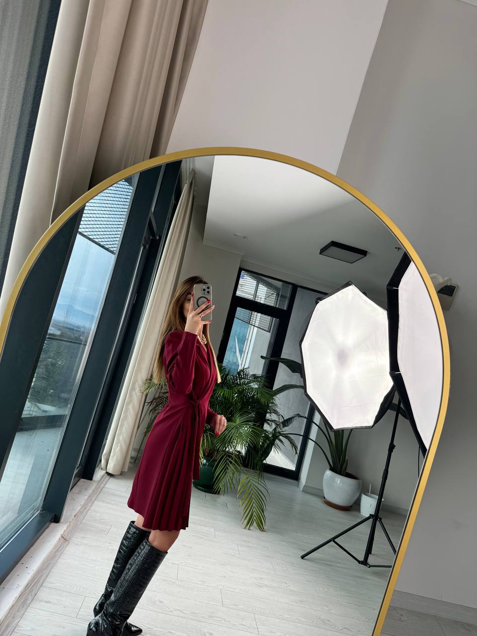 Bordo%20Pilise%20Detaylı%20Lüks%20Atlas%20Kumaş%20Elbise