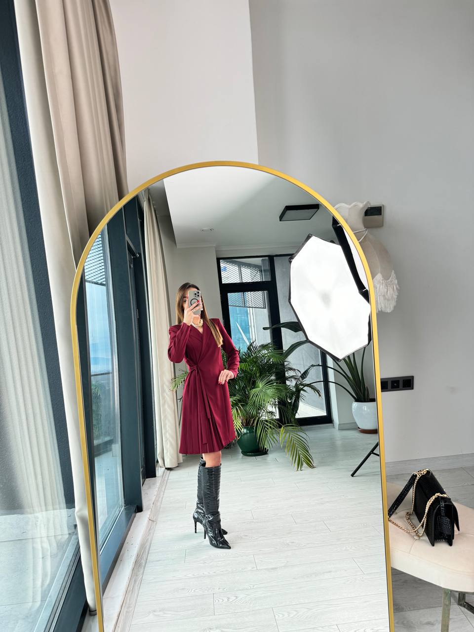 Bordo%20Pilise%20Detaylı%20Lüks%20Atlas%20Kumaş%20Elbise