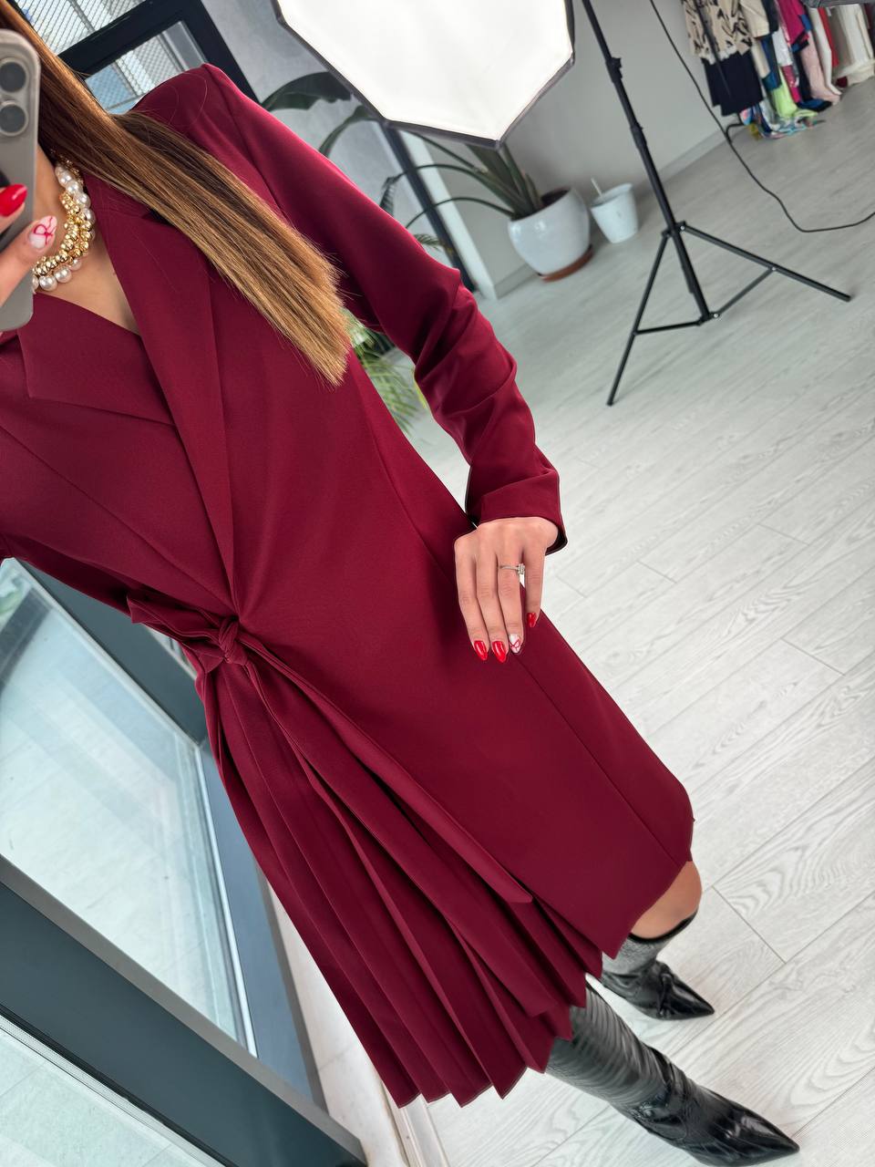 Bordo%20Pilise%20Detaylı%20Lüks%20Atlas%20Kumaş%20Elbise