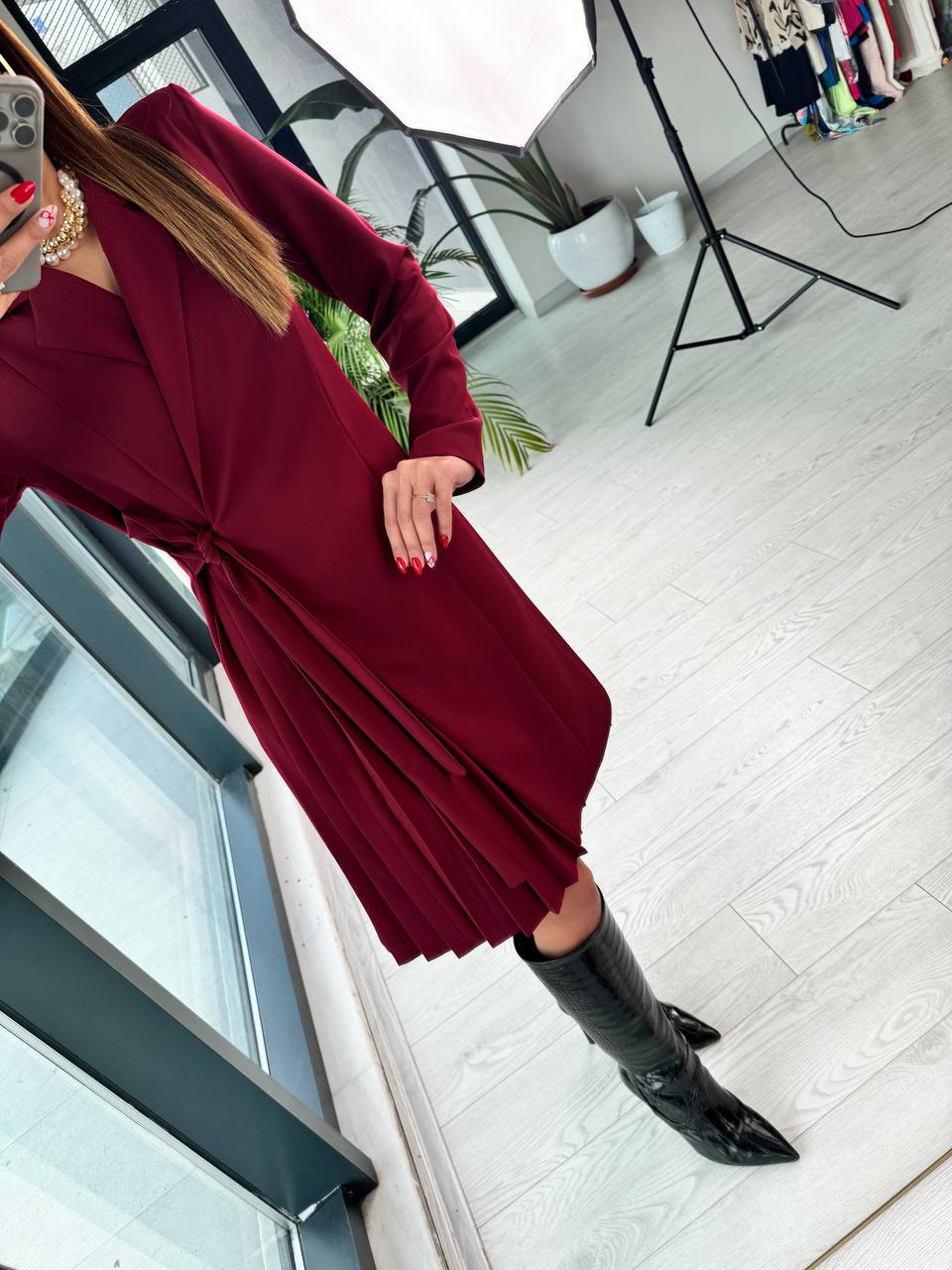 Bordo%20Pilise%20Detaylı%20Lüks%20Atlas%20Kumaş%20Elbise