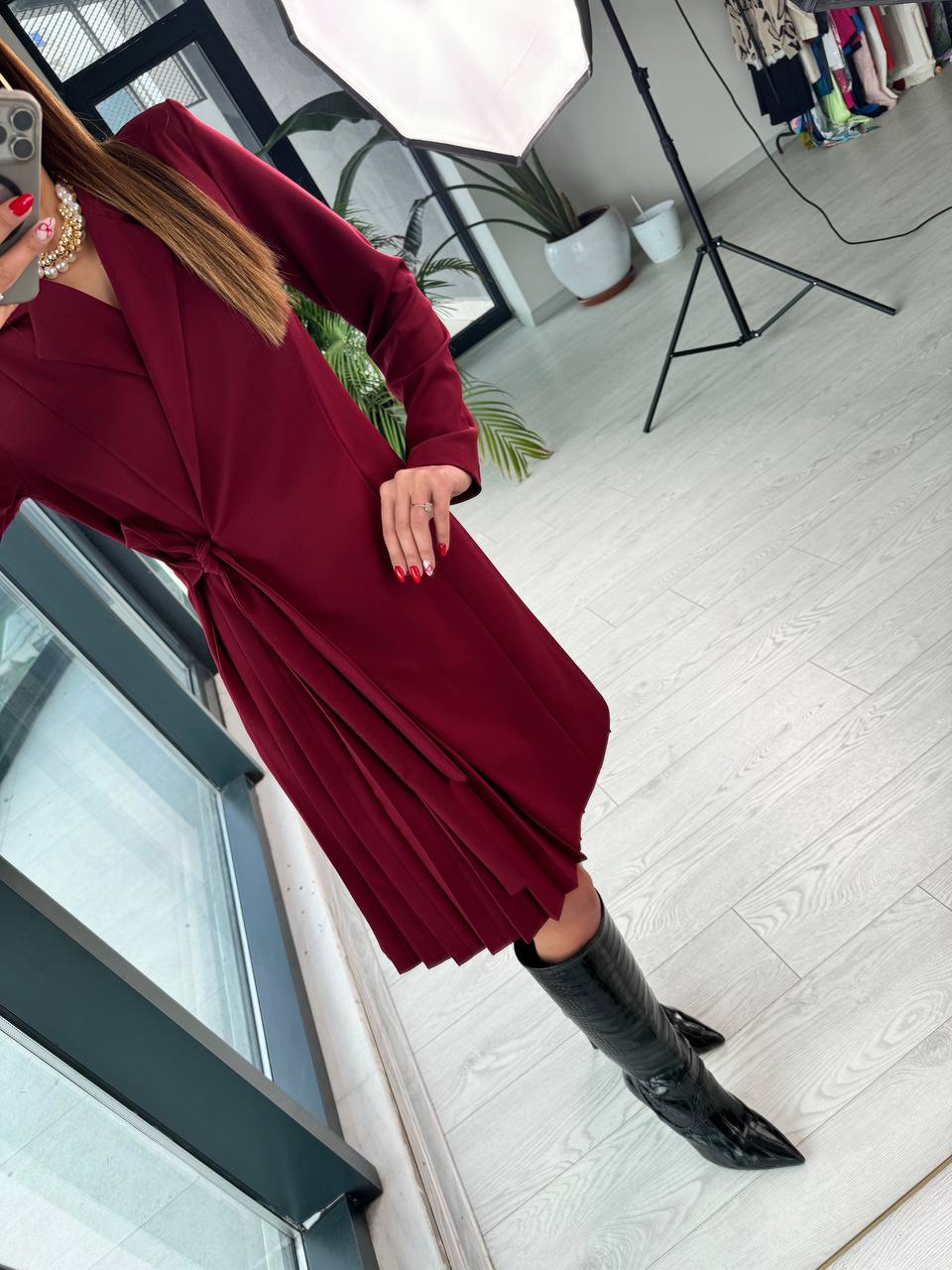 Bordo%20Pilise%20Detaylı%20Lüks%20Atlas%20Kumaş%20Elbise