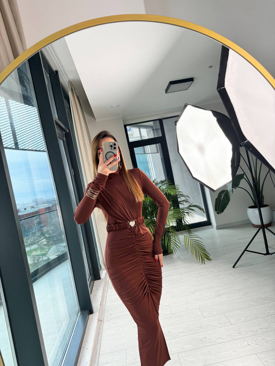 Kahverengi%20Drapeli%20Taşlı%20Kalp%20Kemer%20Detaylı%20Likralı%20Premium%20Elbise