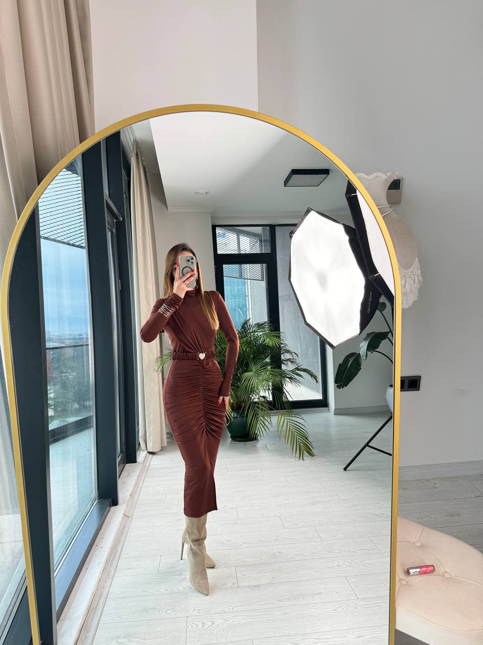 Kahverengi%20Drapeli%20Taşlı%20Kalp%20Kemer%20Detaylı%20Likralı%20Premium%20Elbise