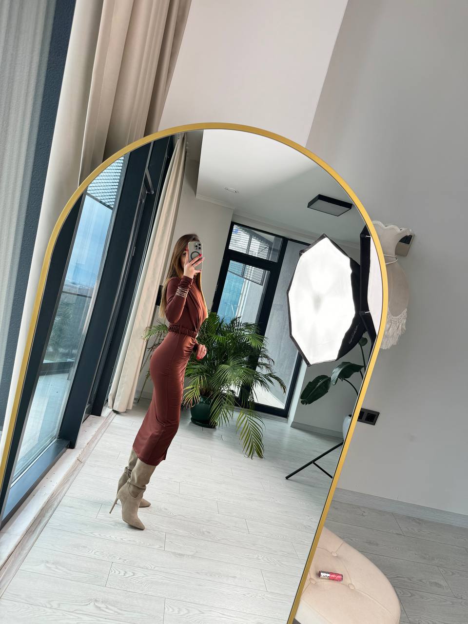 Kahverengi%20Drapeli%20Taşlı%20Kalp%20Kemer%20Detaylı%20Likralı%20Premium%20Elbise