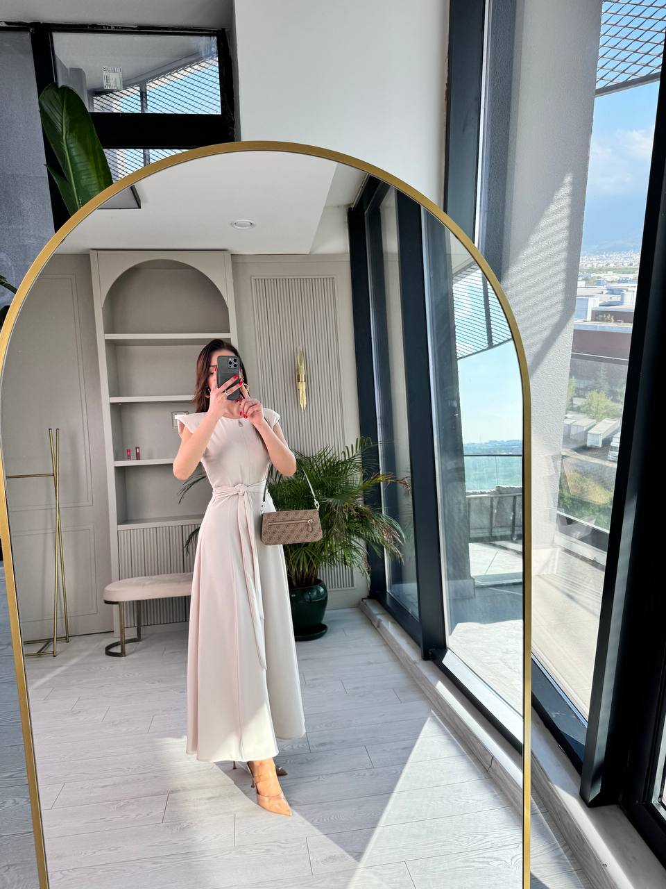 Bej%20Bel%20Kuşaklı%20Tensel%20Kumaş%20Midi%20Boy%20Elbise