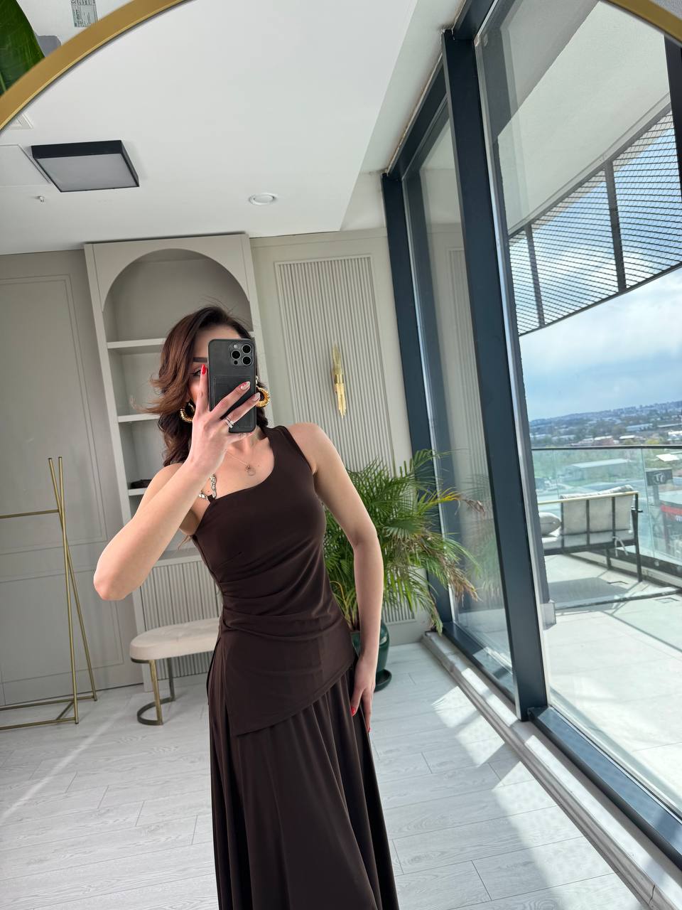 Kahverengi%20Metal%20Aksesuar%20Detaylı%20Premium%20Bluz%20Etek%20Takım