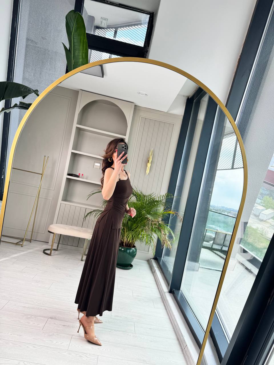 Kahverengi%20Metal%20Aksesuar%20Detaylı%20Premium%20Bluz%20Etek%20Takım