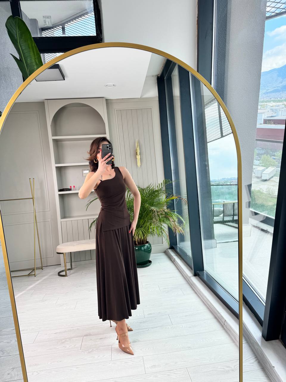 Kahverengi%20Metal%20Aksesuar%20Detaylı%20Premium%20Bluz%20Etek%20Takım