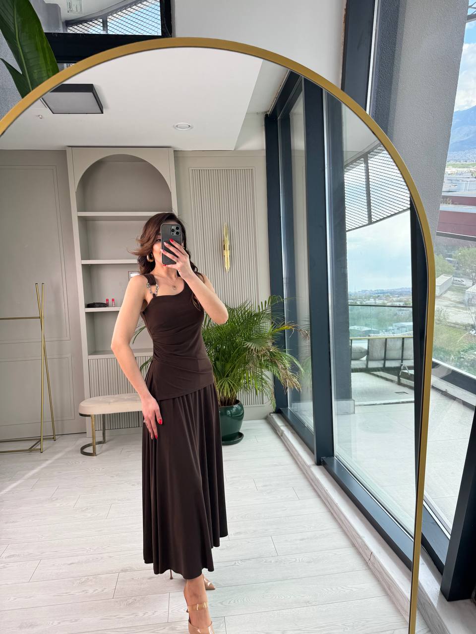 Kahverengi%20Metal%20Aksesuar%20Detaylı%20Premium%20Bluz%20Etek%20Takım