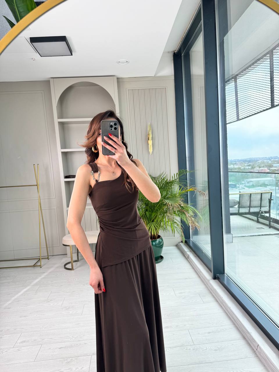 Kahverengi%20Metal%20Aksesuar%20Detaylı%20Premium%20Bluz%20Etek%20Takım