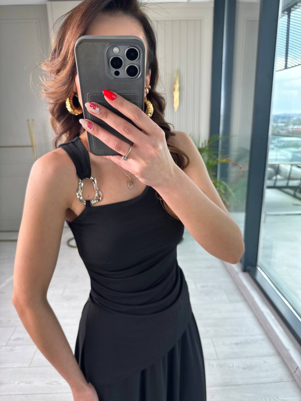 Siyah%20Metal%20Aksesuar%20Detaylı%20Premium%20Bluz%20Etek%20Takım