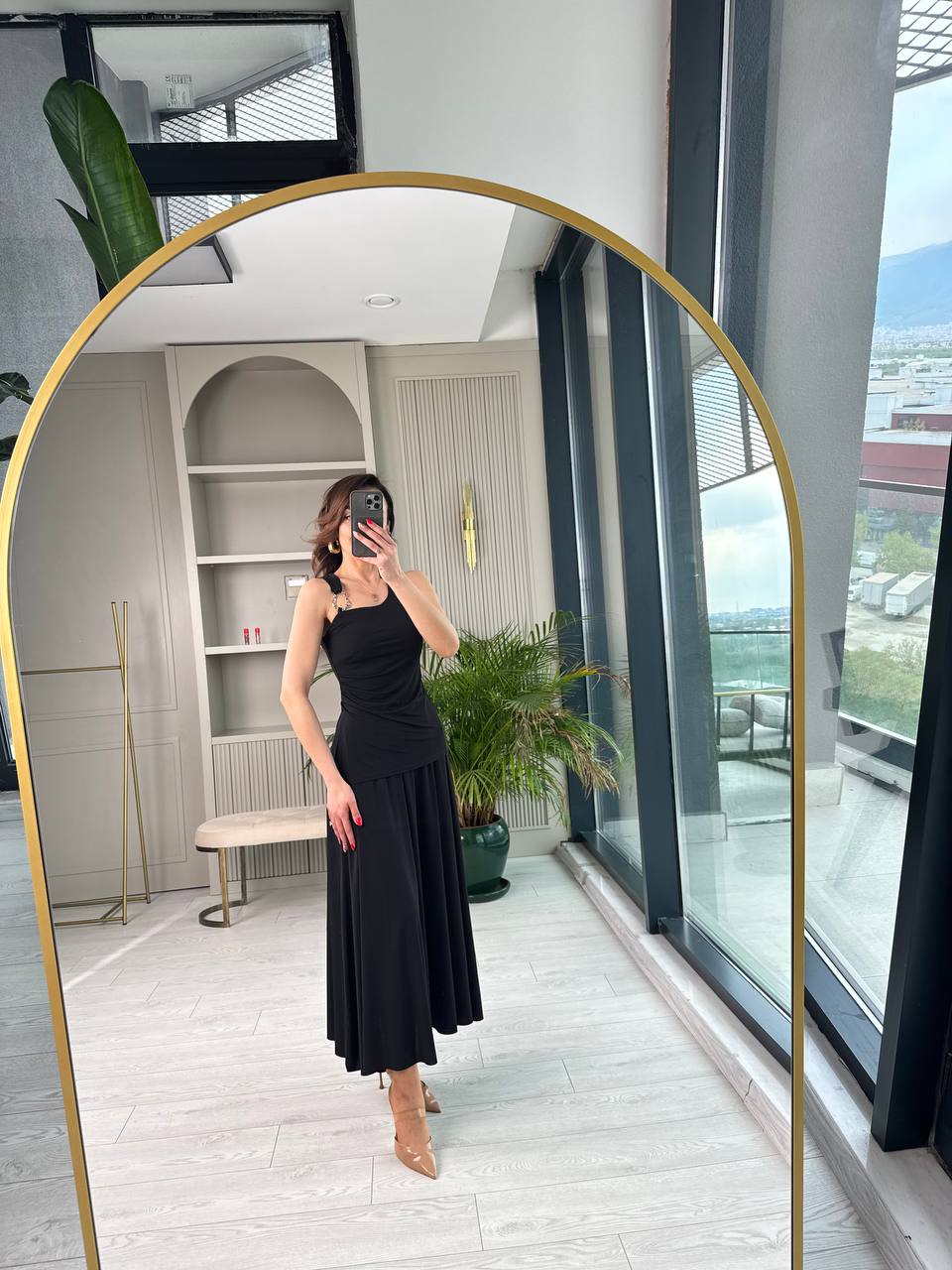 Siyah%20Metal%20Aksesuar%20Detaylı%20Premium%20Bluz%20Etek%20Takım