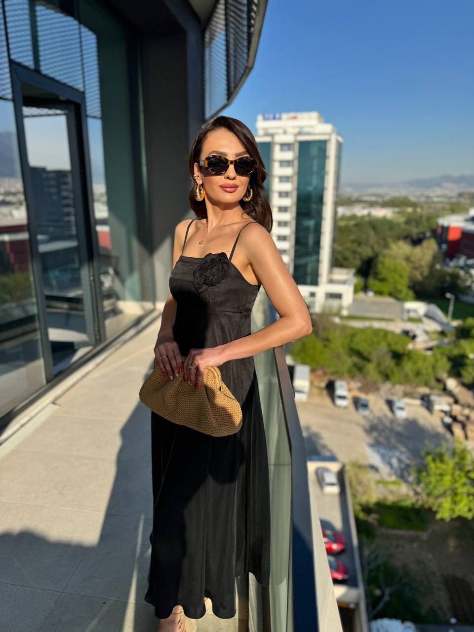 Siyah%20Tensel%20Kumaş%20Cepli%20Ayarlanabilir%20Askılı%20Tiril%20Elbise