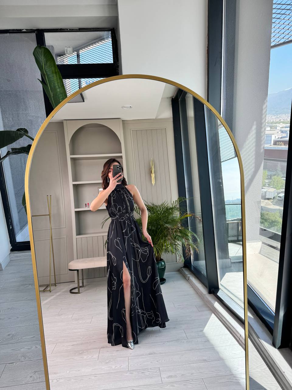Tasarım%20Desenli%20Halter%20Yaka%20Astarlı%20İpek%20Saten%20Elbise