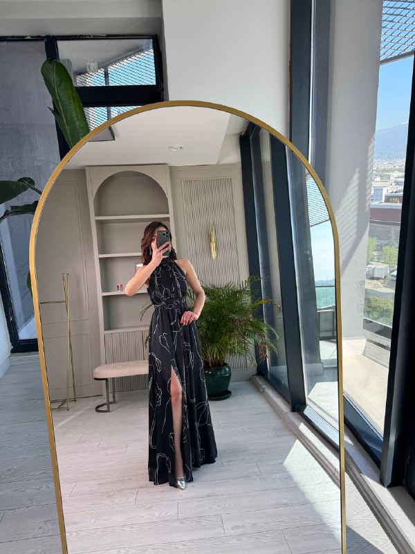 Tasarım%20Desenli%20Halter%20Yaka%20Astarlı%20İpek%20Saten%20Elbise