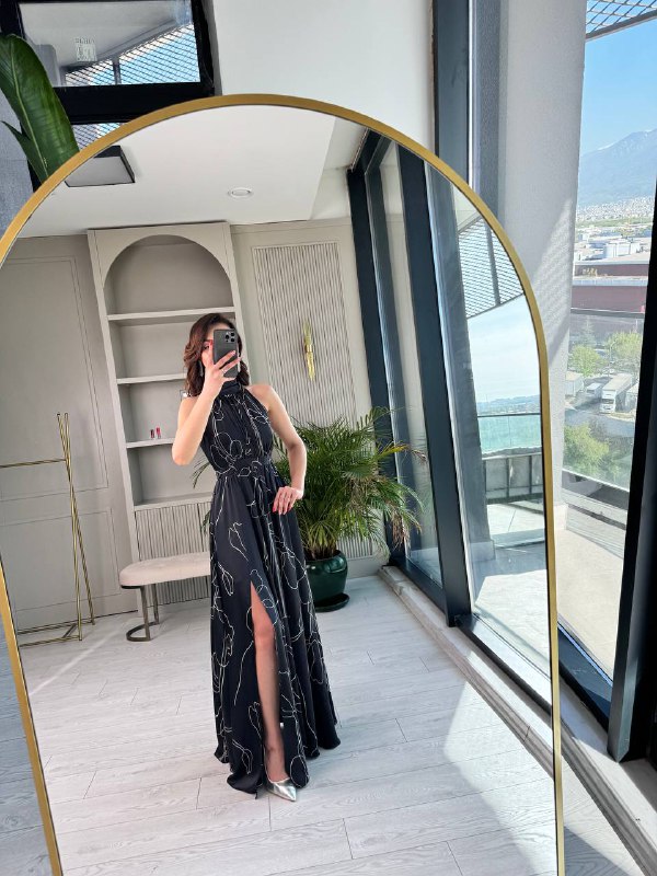 Tasarım%20Desenli%20Halter%20Yaka%20Astarlı%20İpek%20Saten%20Elbise