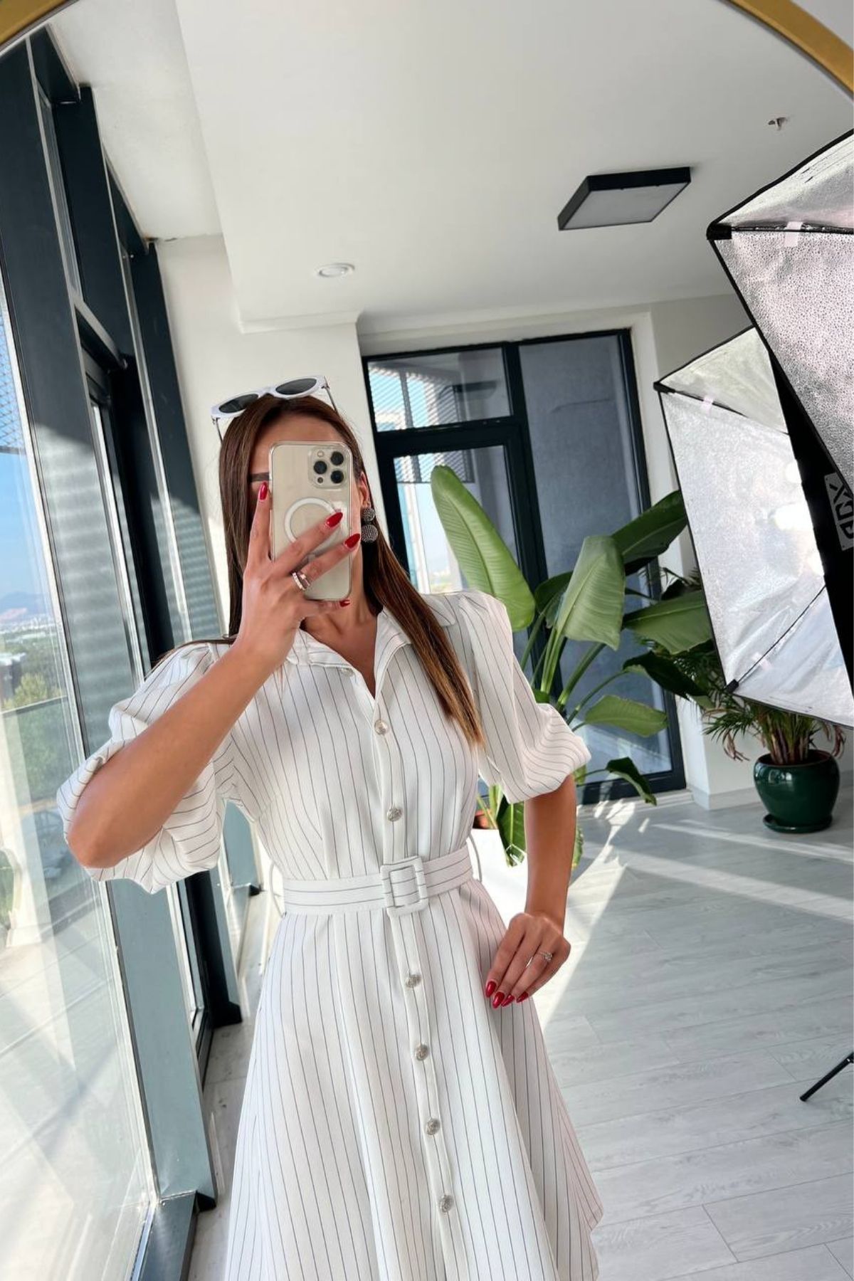 Beyaz%20Çizgili%20Tok%20Krep%20Kumaş%20Kemerli%20Elbise