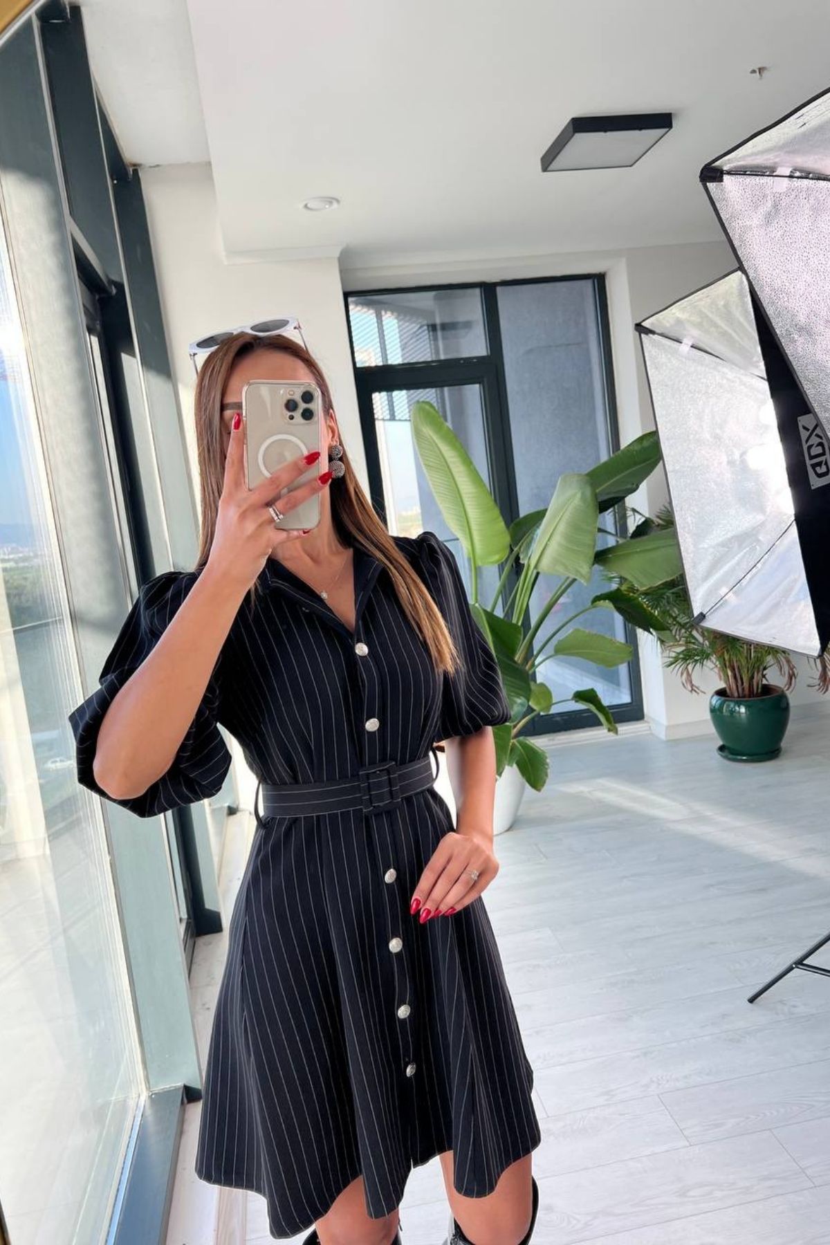 Siyah%20Çizgili%20Tok%20Krep%20Kumaş%20Kemerli%20Elbise