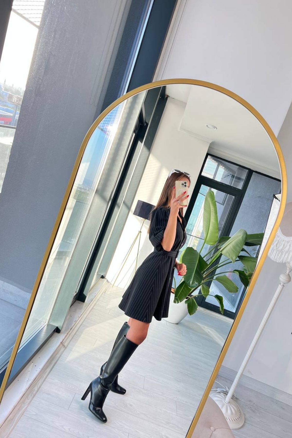 Siyah%20Çizgili%20Tok%20Krep%20Kumaş%20Kemerli%20Elbise