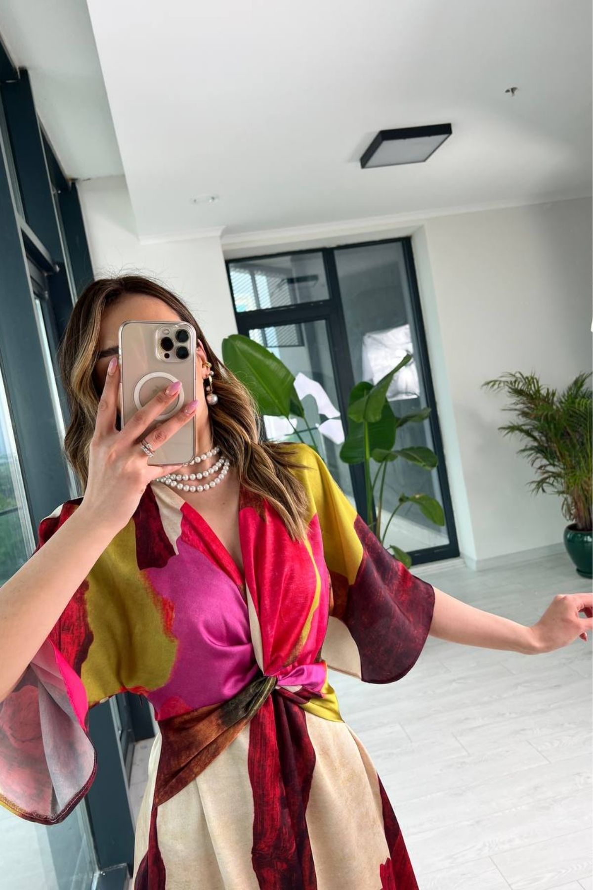 Renkli%20Düğüm%20Detaylı%20Midi%20Boy%20Saten%20Elbise