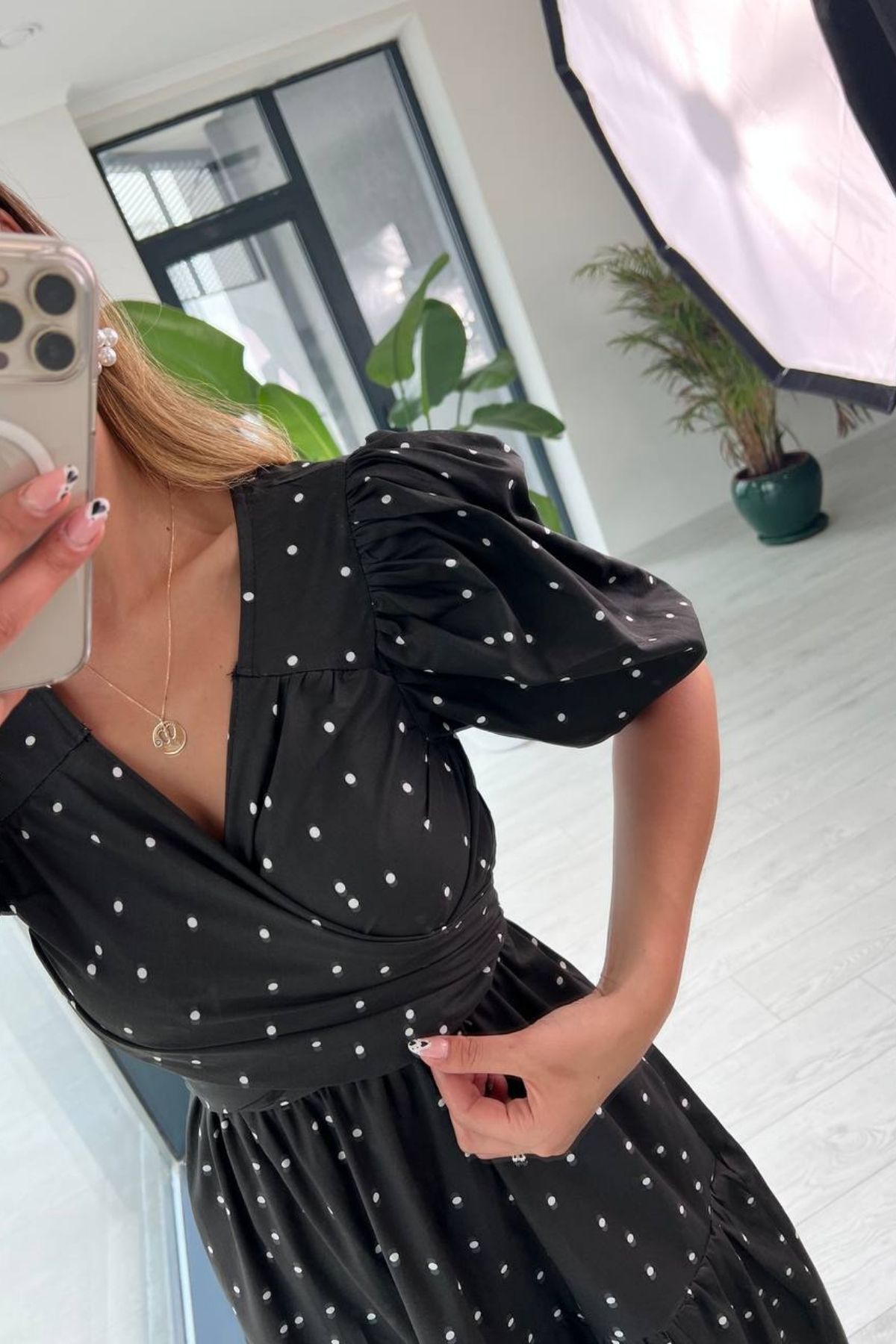 Siyah%20Puantiyeli%20Poplin%20Bağlamalı%20Elbise