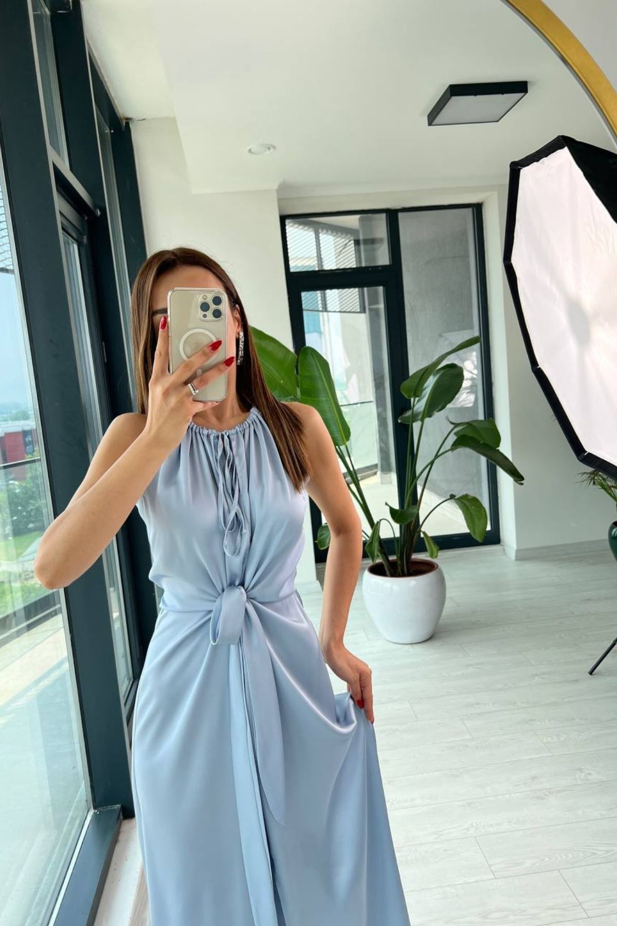 Tasarım%20Bebe%20Mavi%20İpek%20Saten%20Yırtmaç%20Detaylı%20Elbise