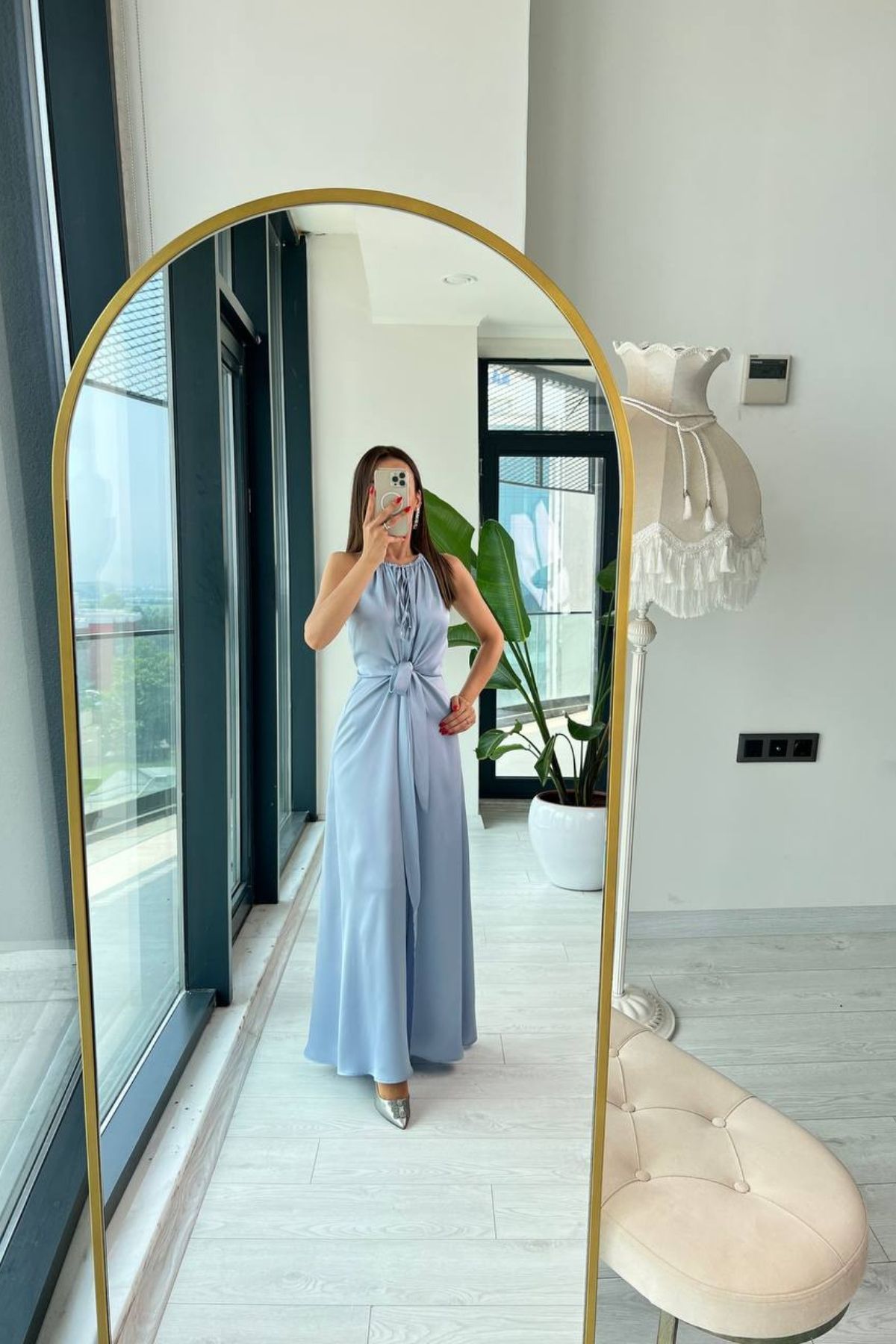 Tasarım%20Bebe%20Mavi%20İpek%20Saten%20Yırtmaç%20Detaylı%20Elbise