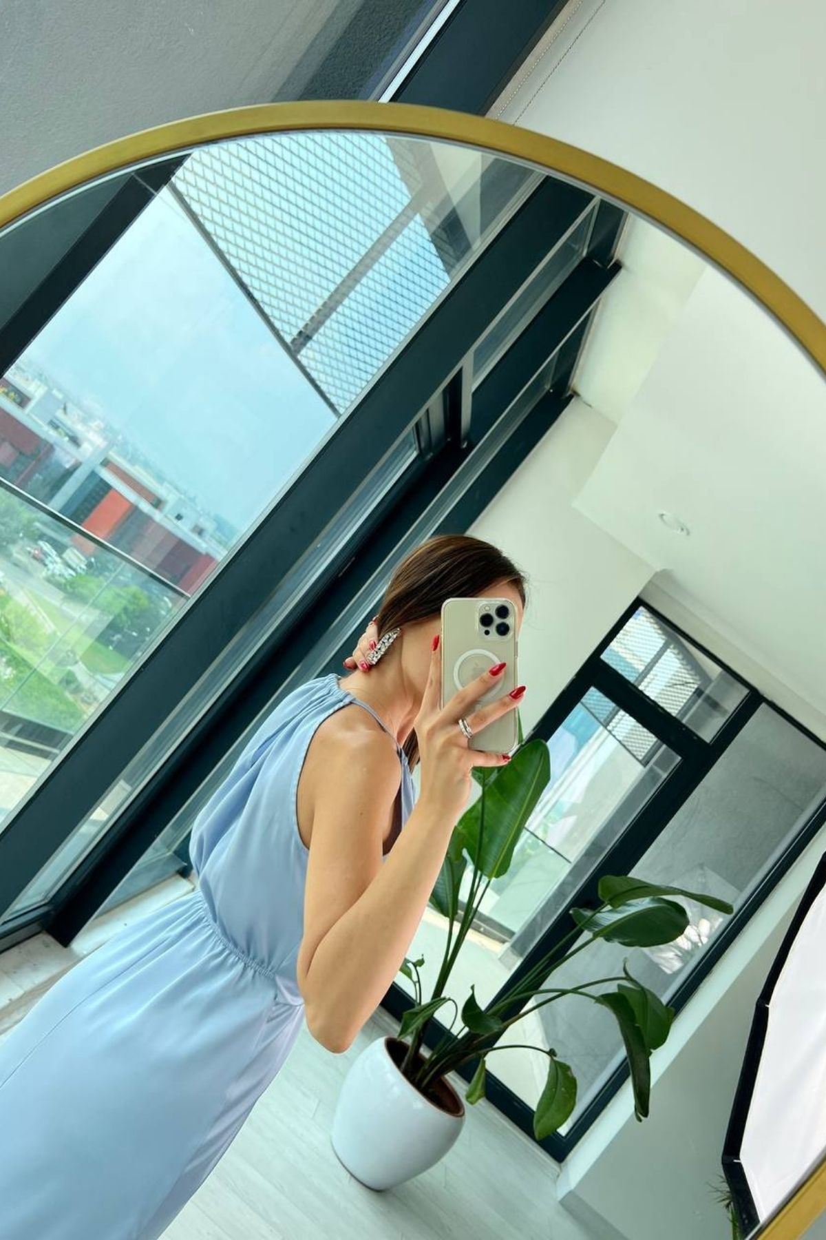 Tasarım%20Bebe%20Mavi%20İpek%20Saten%20Yırtmaç%20Detaylı%20Elbise