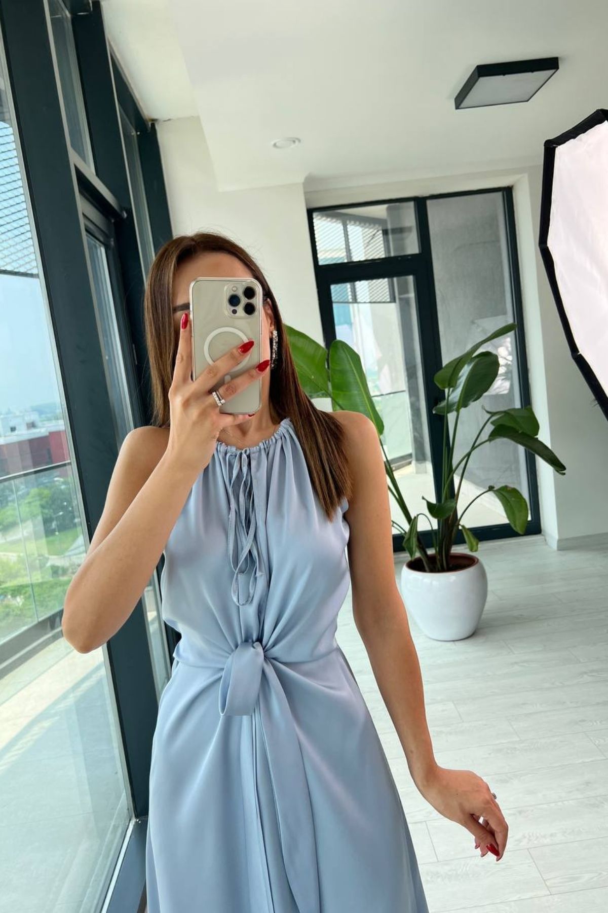 Tasarım%20Bebe%20Mavi%20İpek%20Saten%20Yırtmaç%20Detaylı%20Elbise