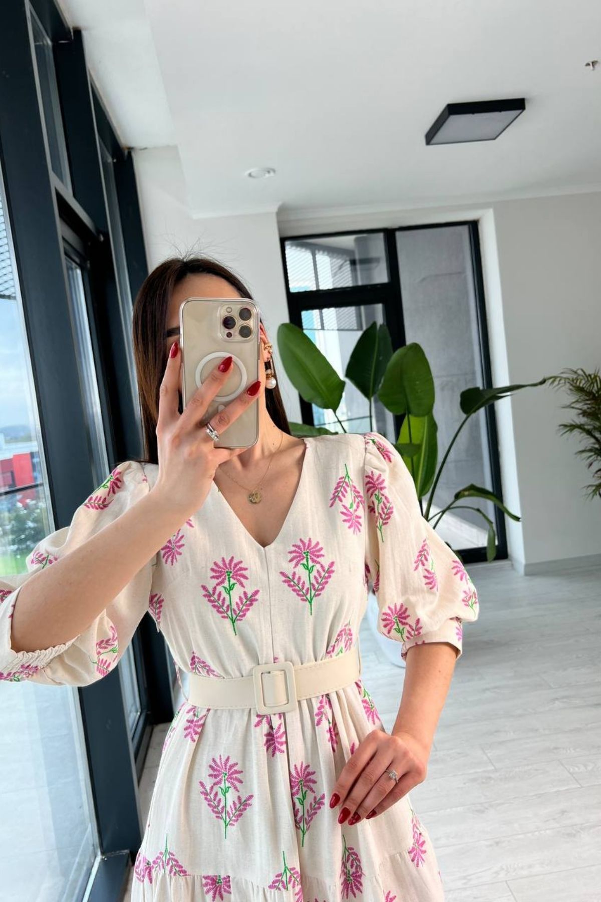 Pembe%20Nakışlı%20Kemerli%20%100%20Keten%20Elbise