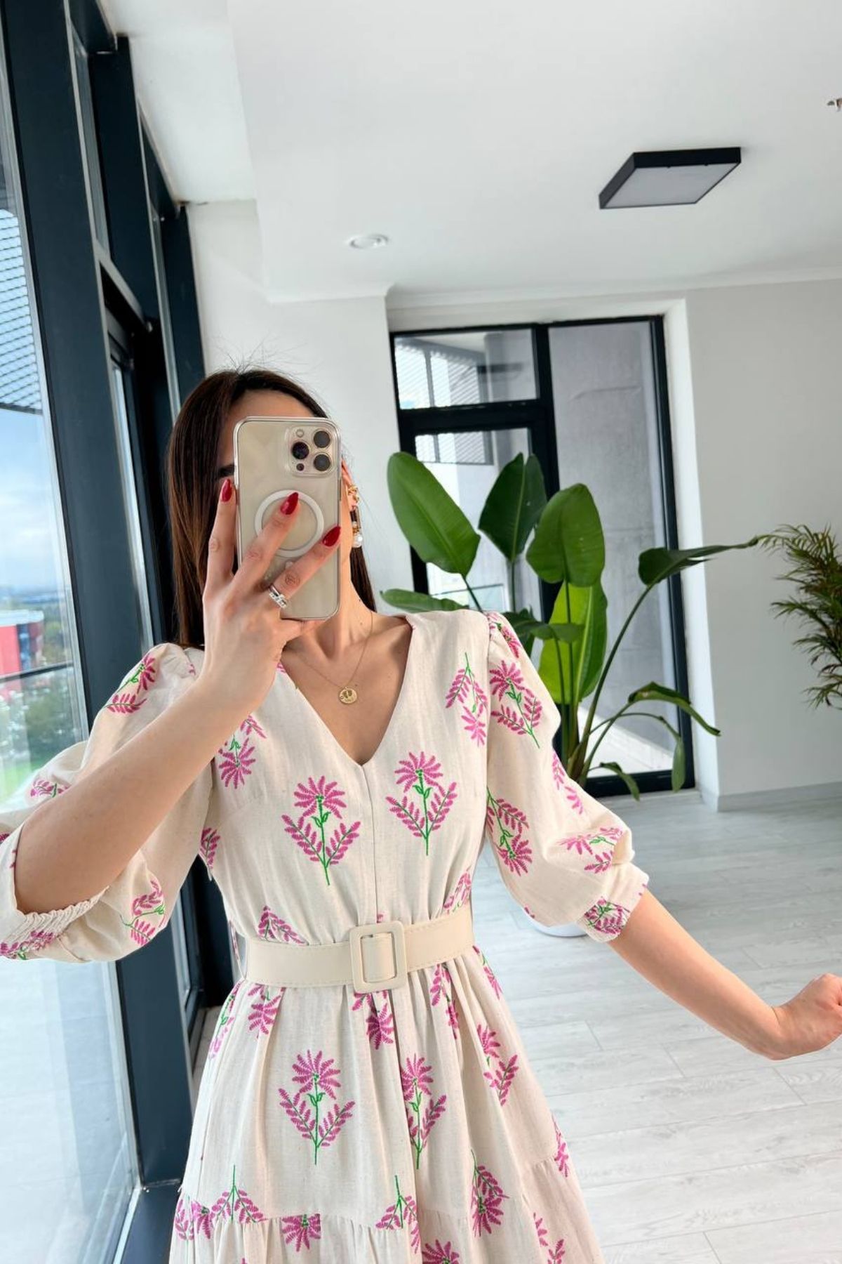 Pembe%20Nakışlı%20Kemerli%20%100%20Keten%20Elbise