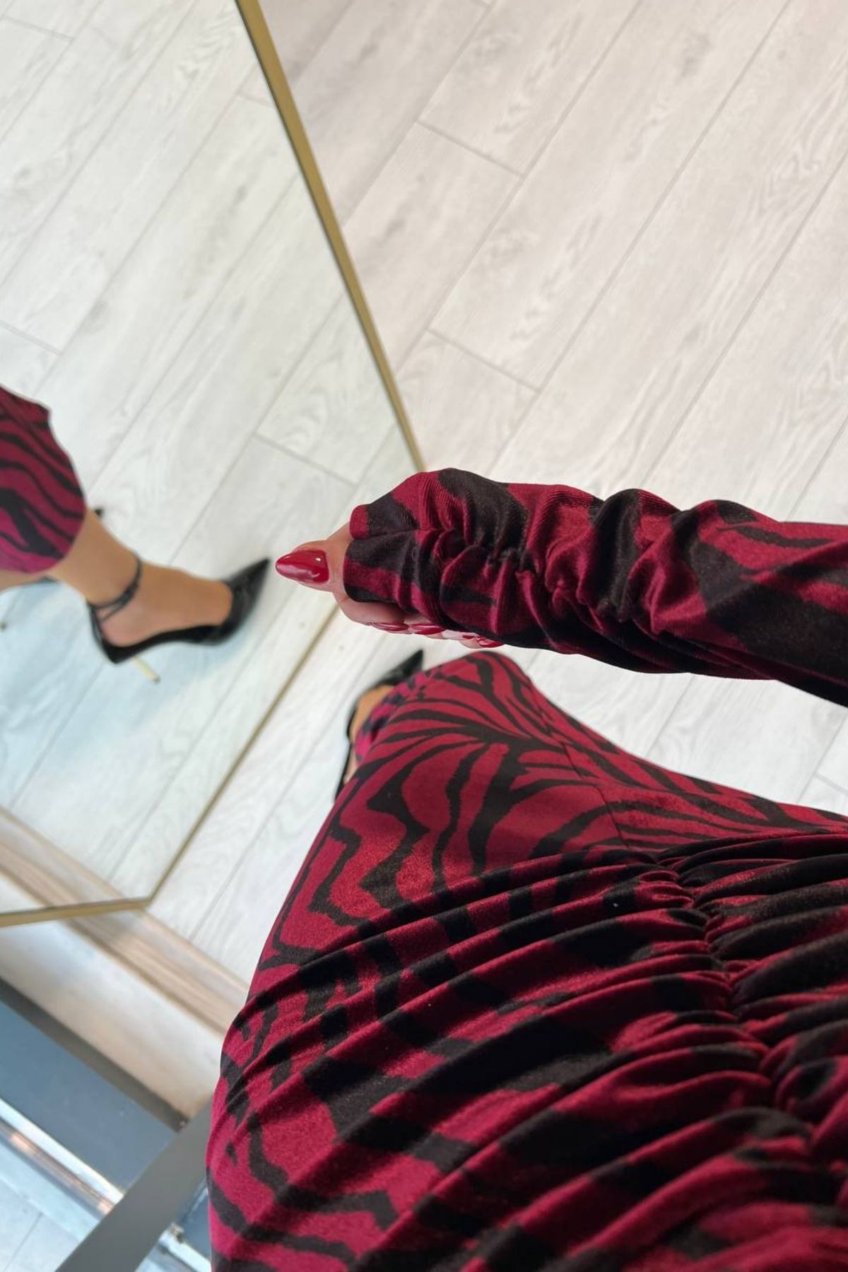 Bordo Siyah Kadife Büzgülü Elbise