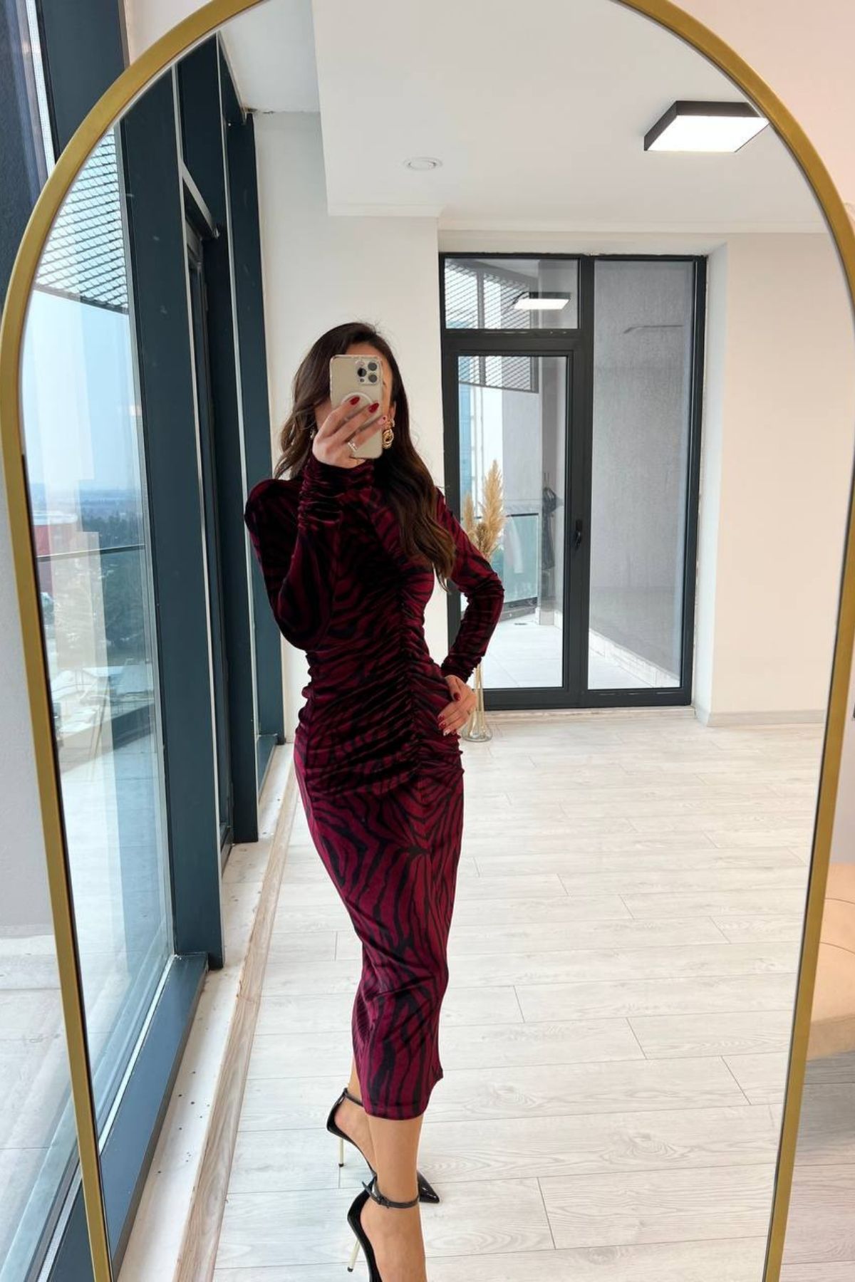Bordo Siyah Kadife Büzgülü Elbise