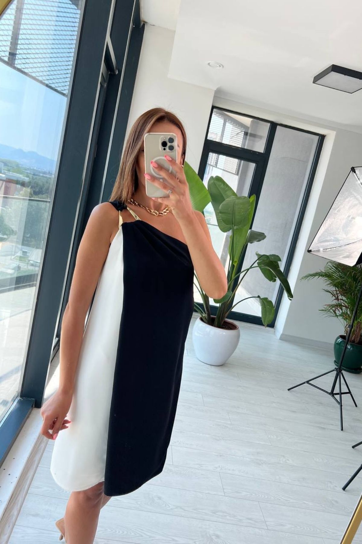 Tasarım%20Tek%20Kol%20Siyah%20Beyaz%20Astarlı%20Elbise