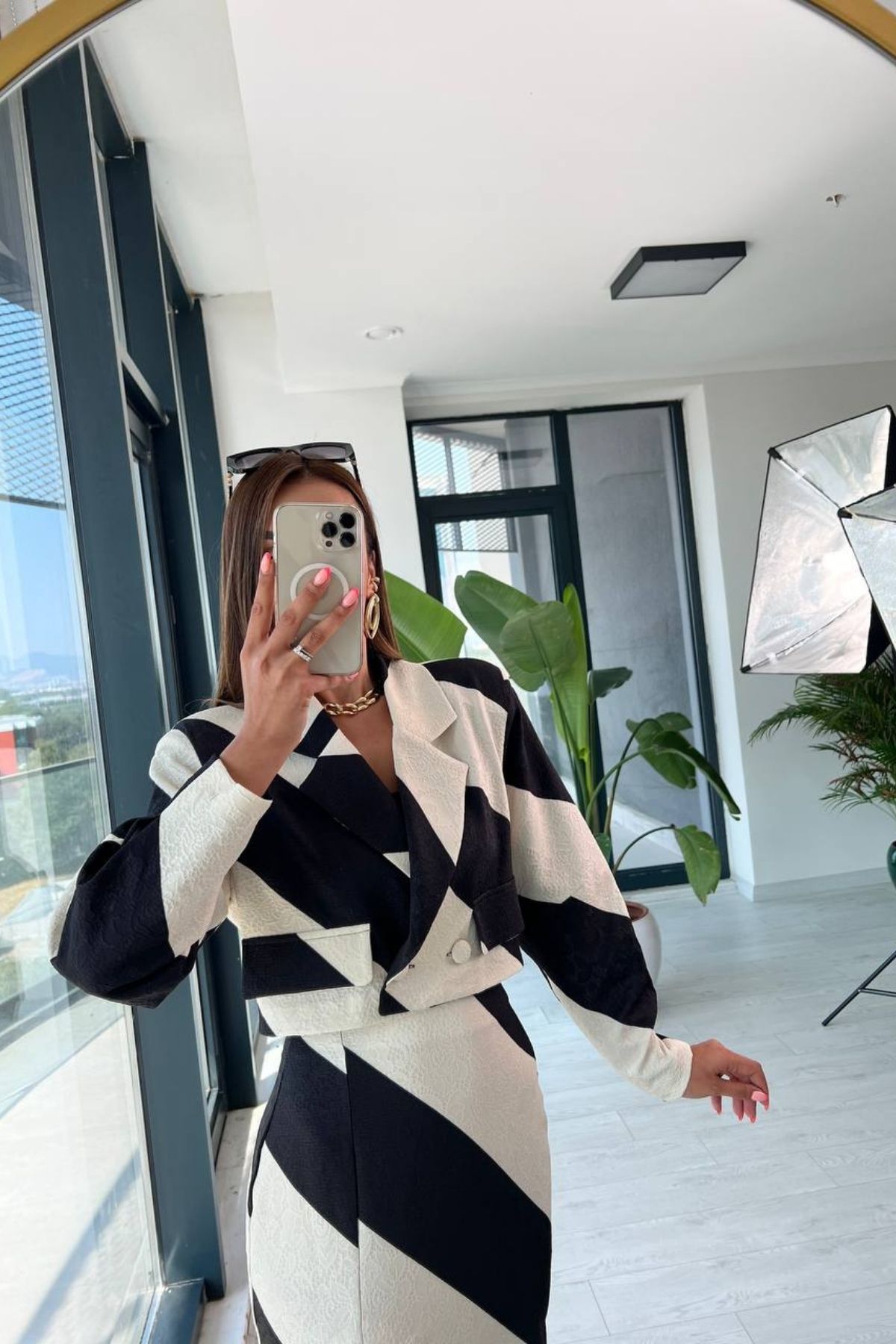 Tasarım%20Jakarlı%20Kumaş%20Etek%20Crop%20Ceket%20Takım