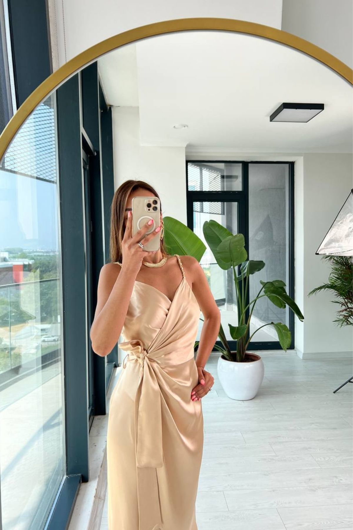 Bej Tok%20Saten%20Zincir%20Askılı%20Elbise