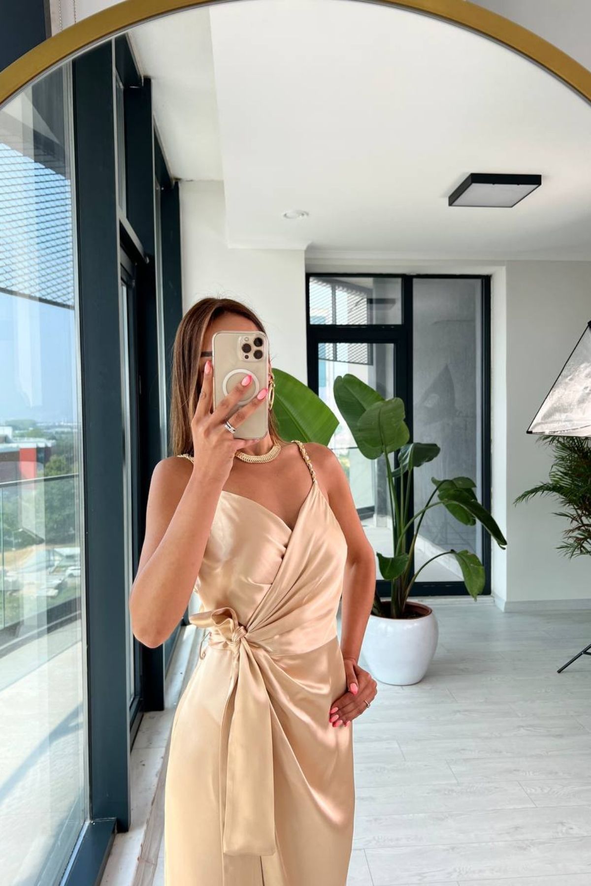Bej Tok%20Saten%20Zincir%20Askılı%20Elbise