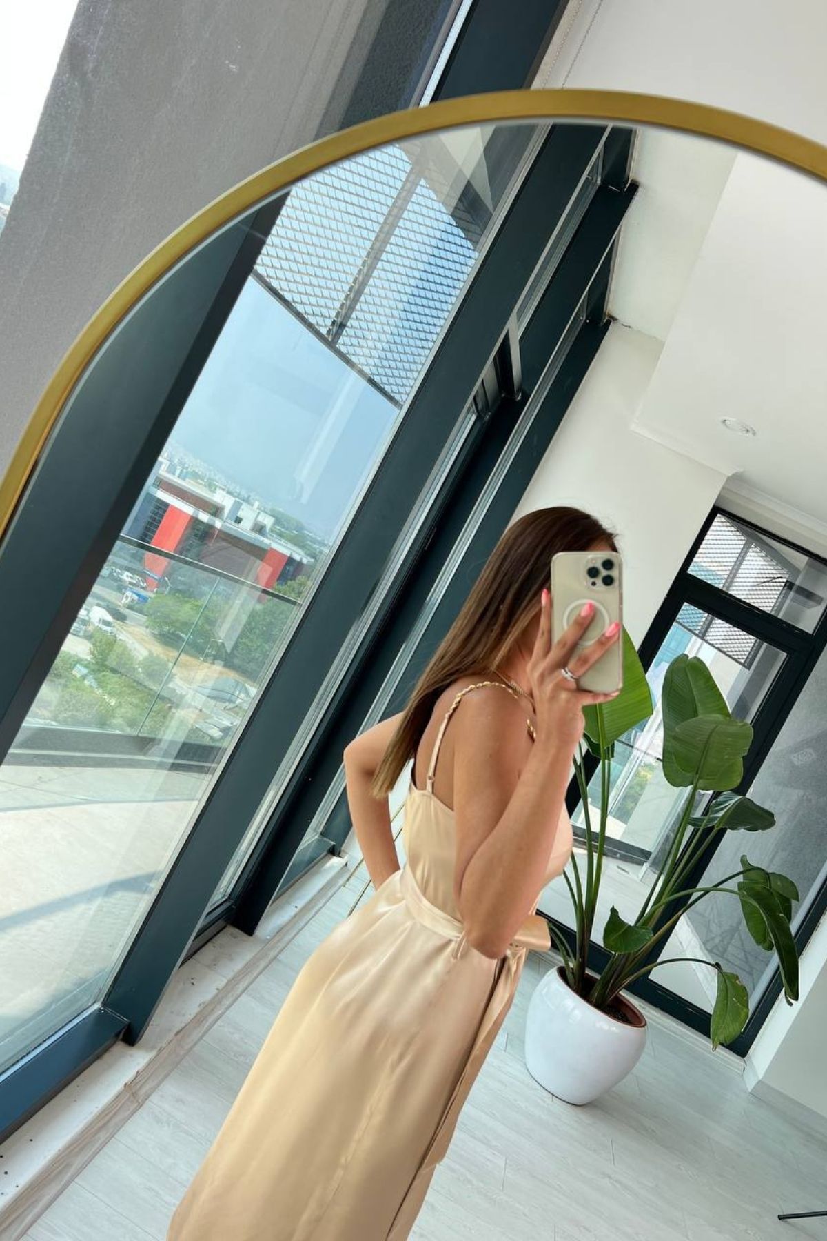 Bej Tok%20Saten%20Zincir%20Askılı%20Elbise
