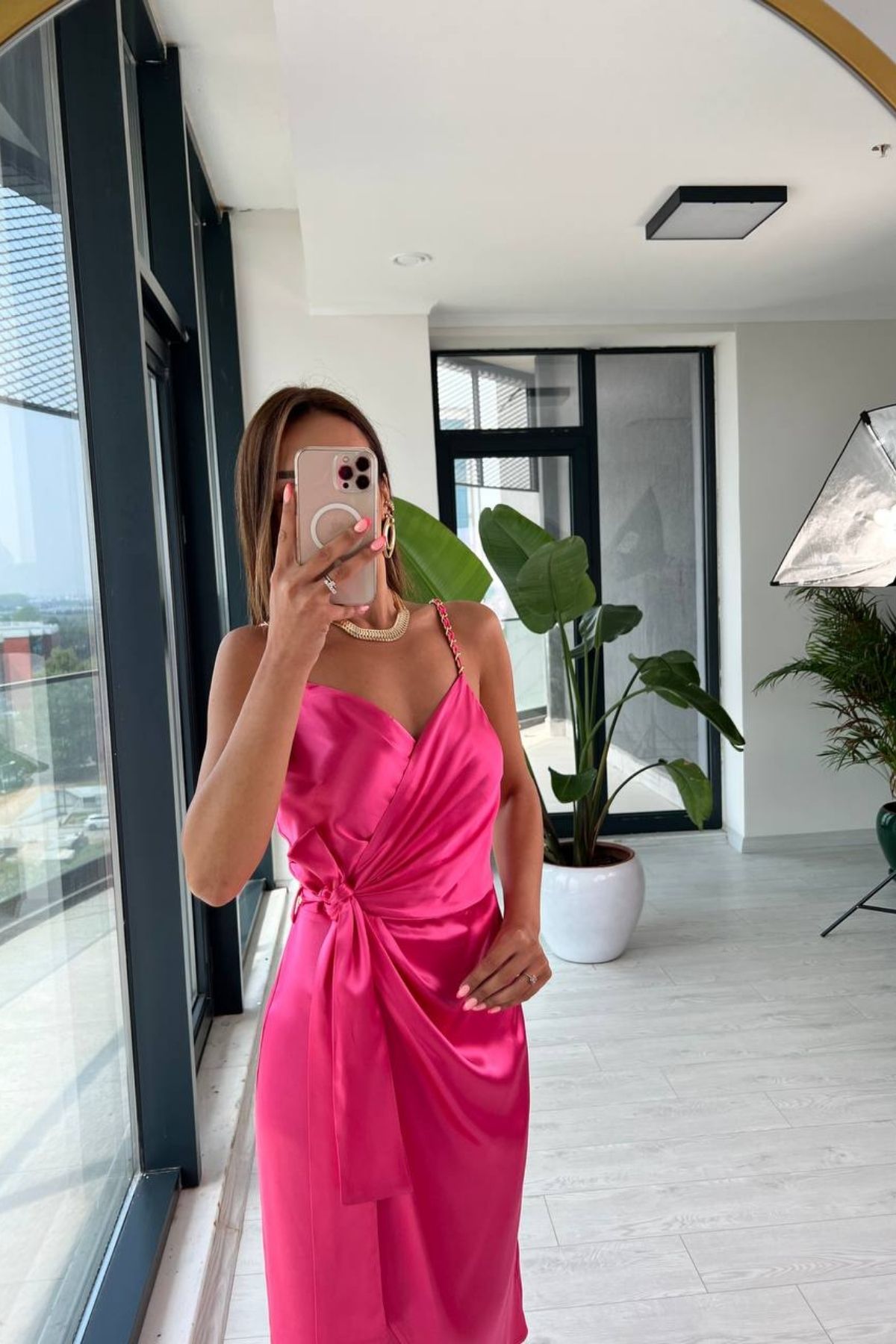 Pembe Tok%20Saten%20Zincir%20Askılı%20Elbise