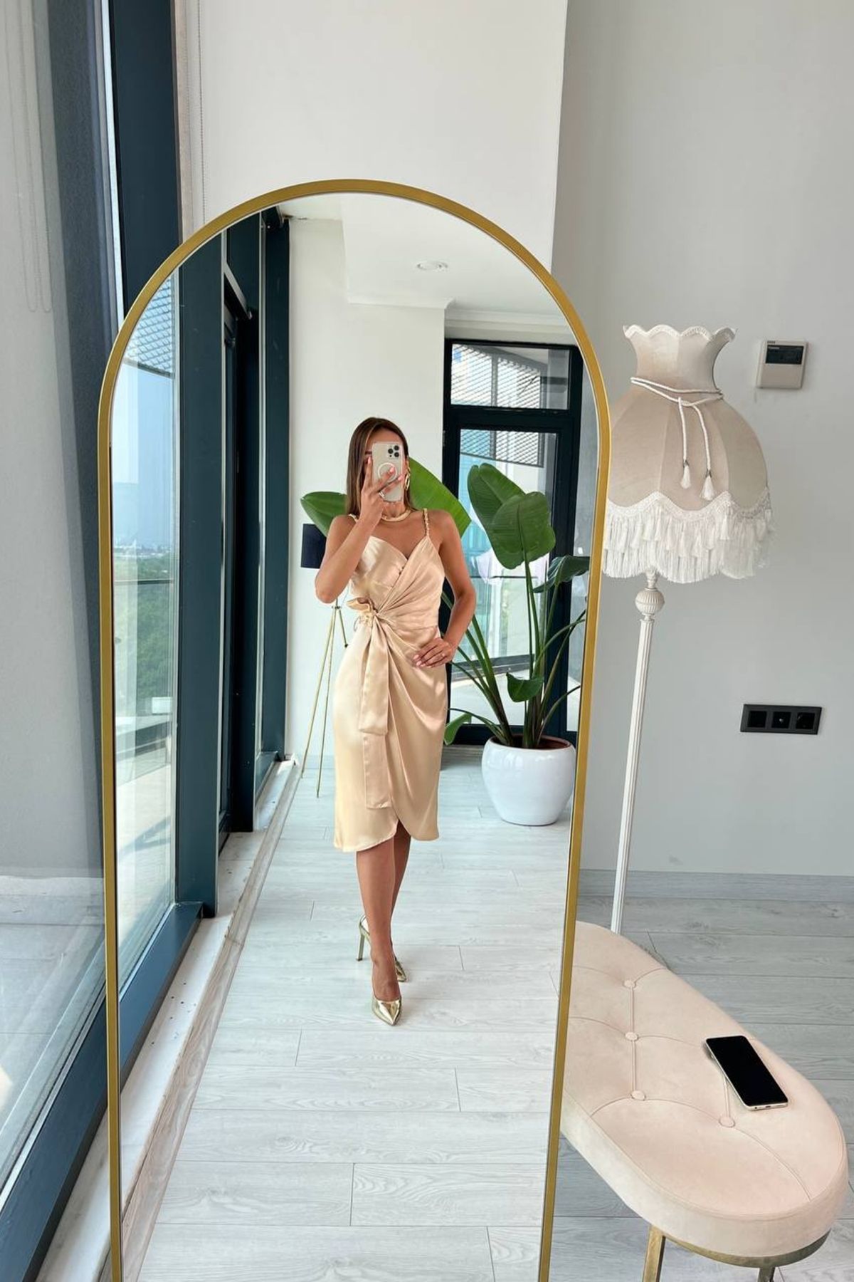 Bej Tok%20Saten%20Zincir%20Askılı%20Elbise