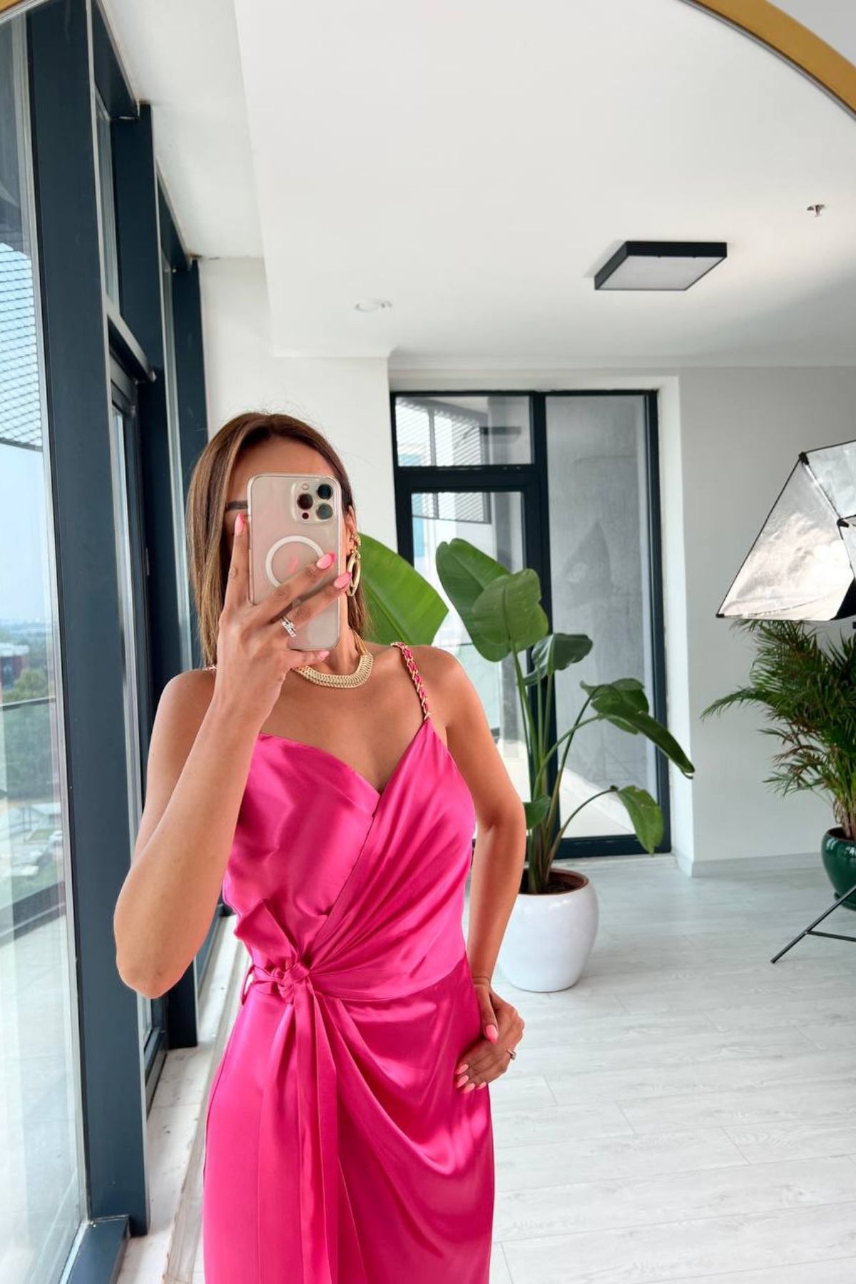 Pembe Tok%20Saten%20Zincir%20Askılı%20Elbise