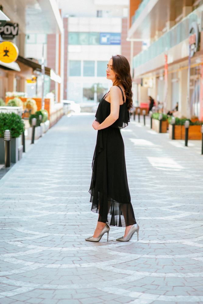 Siyah%20Taş%20Askı%20Detaylı%20Volanlı%20Şifon%20Elbise