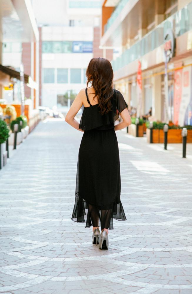 Siyah%20Taş%20Askı%20Detaylı%20Volanlı%20Şifon%20Elbise