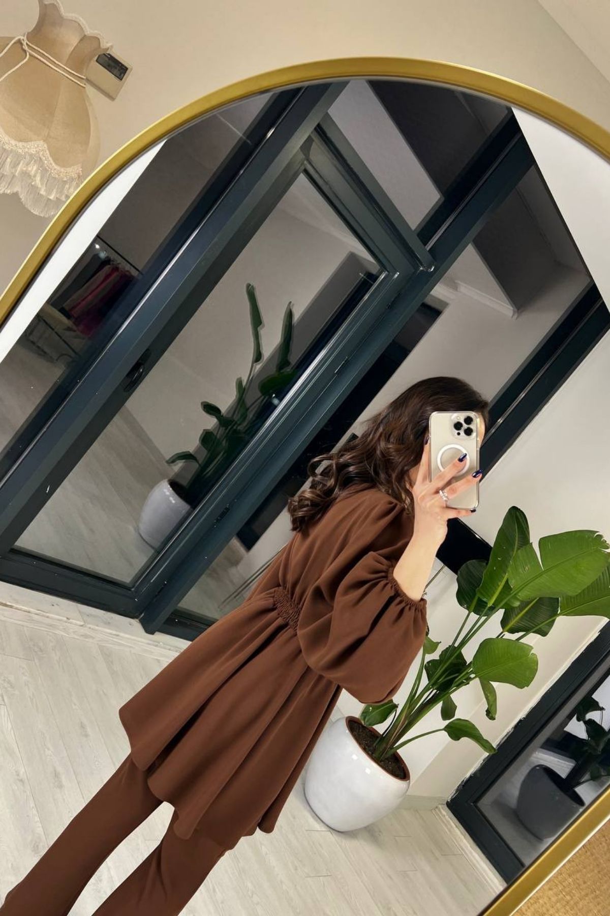 Kahverengi Broş Detaylı Pantolon Bluz Takım