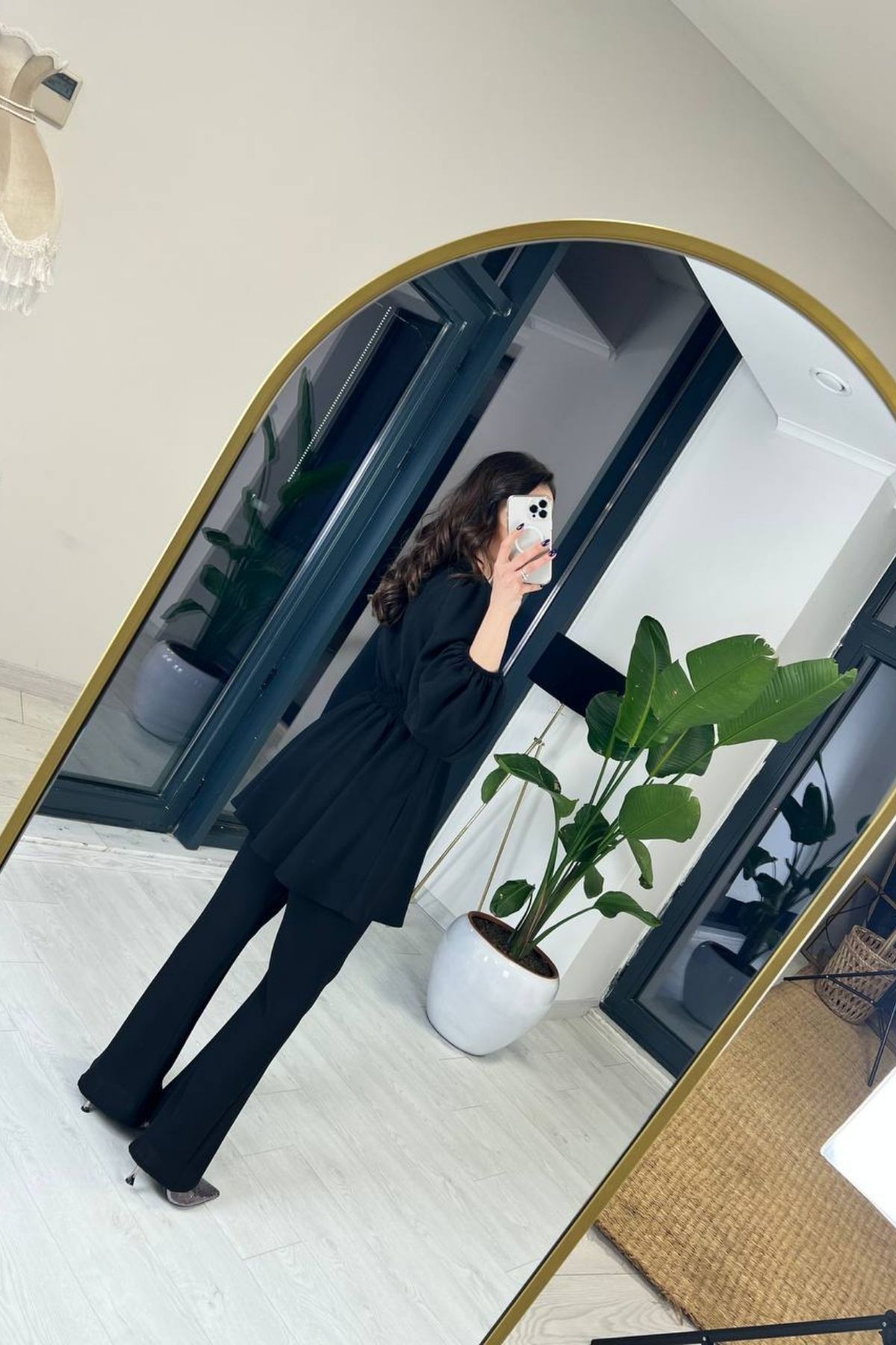 Siyah Broş Detaylı Pantolon Bluz Takım