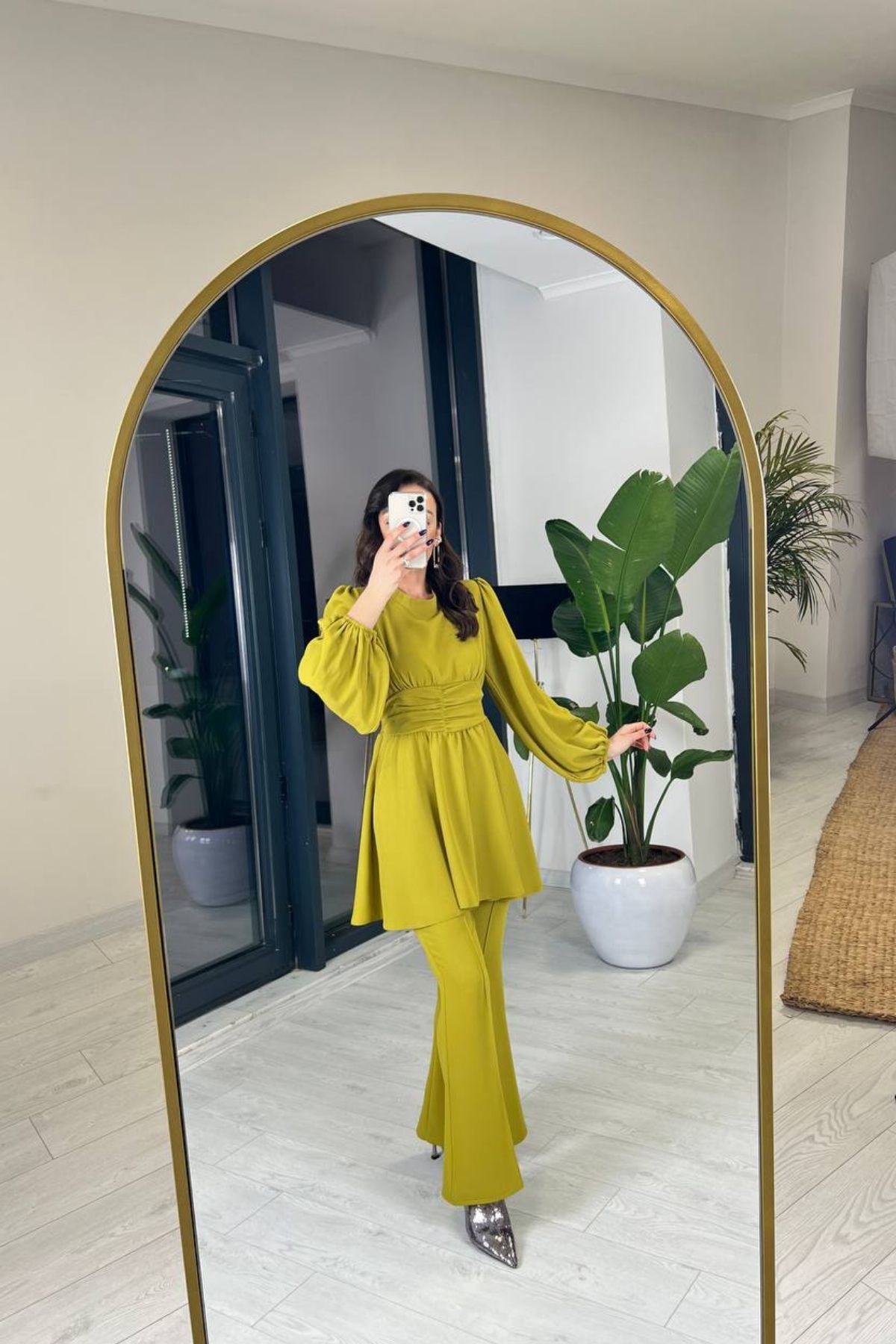 Yağ Yeşili Broş Detaylı Pantolon Bluz Takım